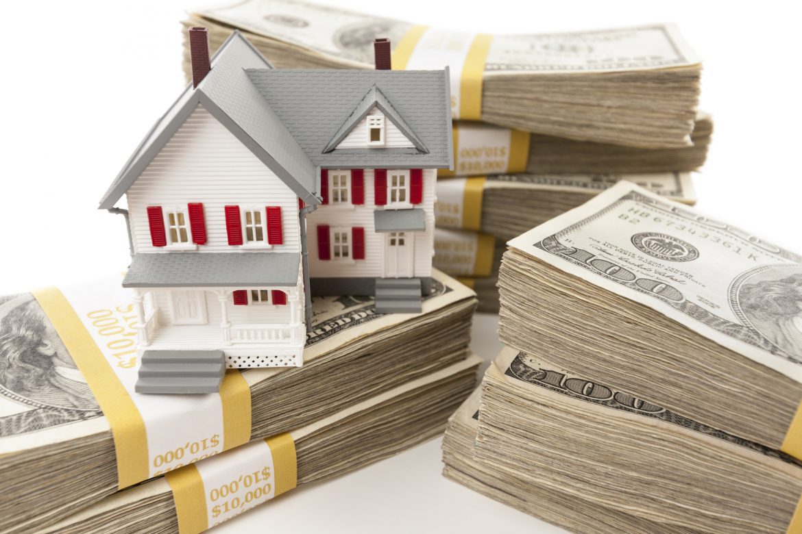 What are some strategies for attracting cash buyers as a seller?